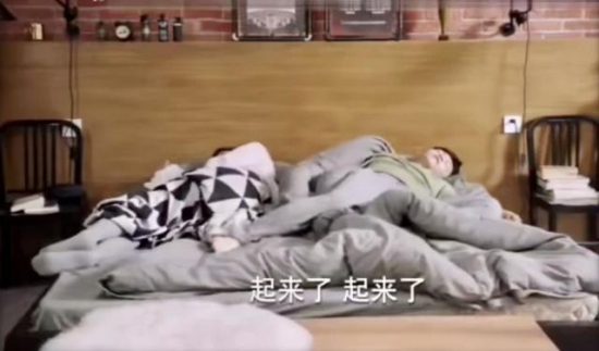 韓商言讓佟年留宿忘了小米也在，兩人同睡一張床，佟年醒來尖叫 戲劇 第2張