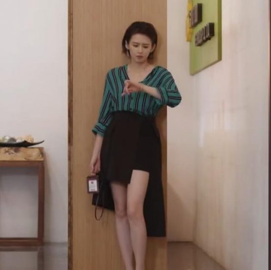 《我們不能是朋友》女二韓可菲袁艾菲氣場十足穿搭，被吸引到 戲劇 第1張