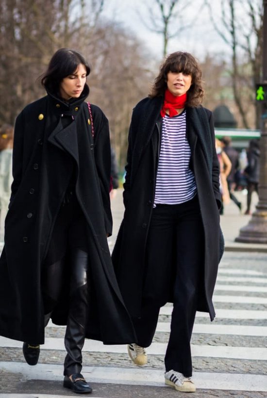 黑色大衣＋LV圍巾讓你的造型不再沉悶，輕鬆綻放迷人魅力 時尚 第1張