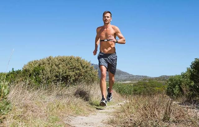跑步不是為了跑贏， 要健康不受傷：控心率、控跑量、練氣力、歇息好、吃得好 未分類 第1張