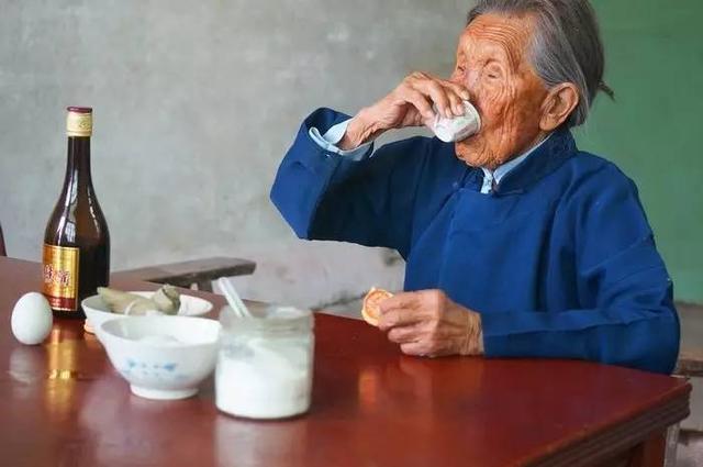 江蘇曾研究2095位百歲老人，發現活到100歲人，都有這8個特點 健康 第6張