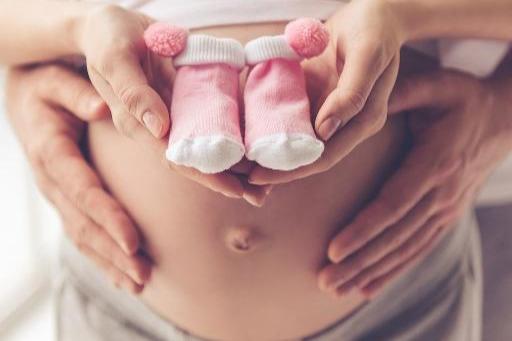 懷孕晚期，孕媽上廁所時，牢記「三不要」，有助胎兒發育，別大意 親子 第2張