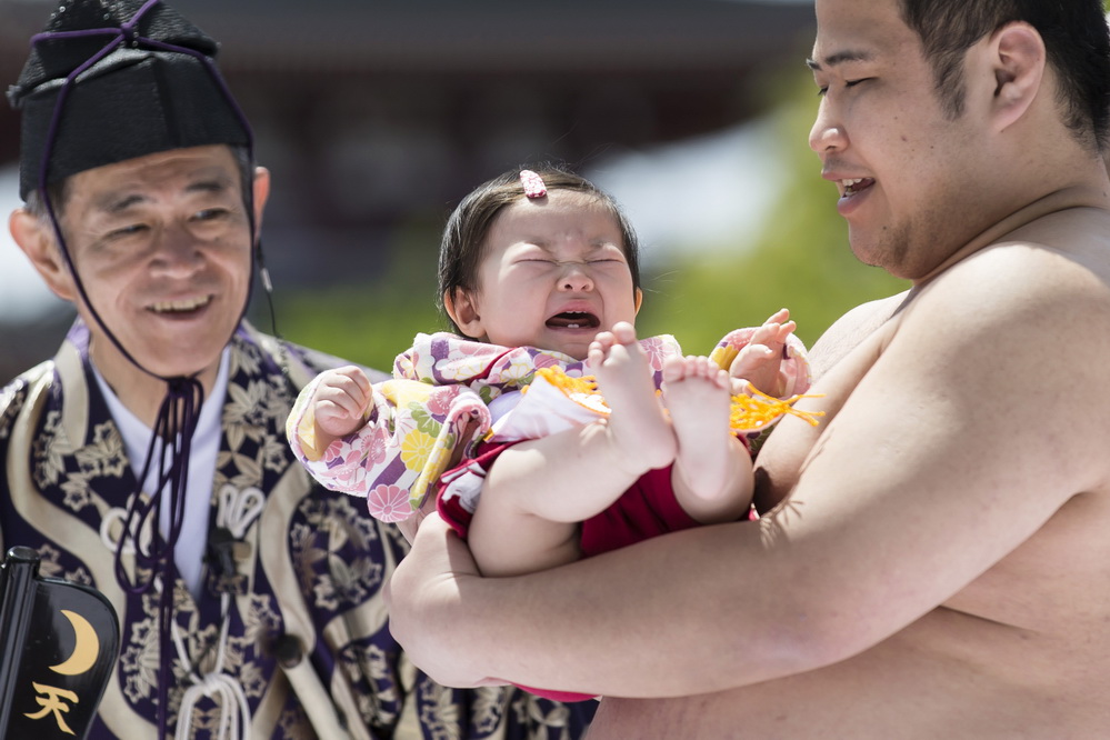 日本舉行「寶寶哭」相撲賽 哭聲最大嬰兒獲勝 親子 第2張