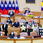 圖／民進黨新北市議員們配合萬聖節變裝，高呼口號希望阻礙市政發展的惡靈能夠退散，讓新北更讚！（記者陳志仁攝，2024.10.29）