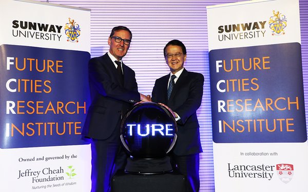 蘭卡斯特大學校長艾倫-米爾本閣下和雙威大學校長丹斯裡謝富年博士（榮獲澳大利亞榮譽勳章）啟動未來城市研究所
