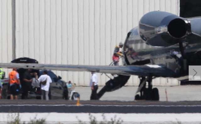 超壕！比伯海莉開超跑抵私人機場，乘坐私家飛機去遊玩狂秀恩愛 娛樂 第1張