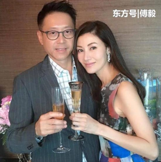 李嘉欣全家國外度假畫風悠閒，兒子已長到母親肩頭互動超有愛！ 娛樂 第5張