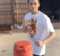 46歲李冰冰踢瓶蓋，網友：誰都能做到 娛樂 第11張