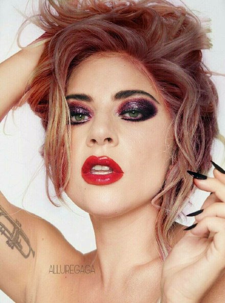 Lady Gaga推自家美妝品牌