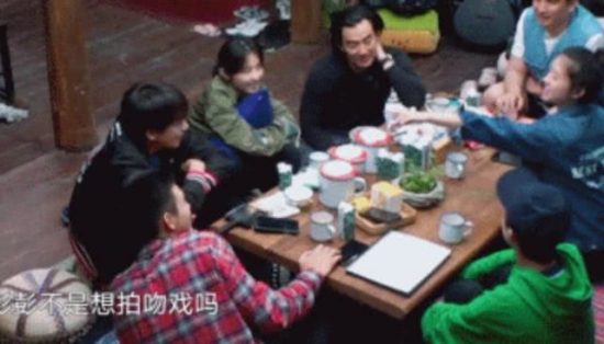 何藍逗被罵道歉後再次翻車！怒懟網友內涵張子楓，後甩鍋工作人員 娛樂 第1張