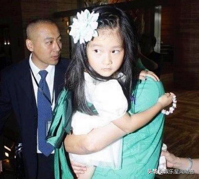 無良記者讓馬伊琍女兒評姚笛？11歲撞臉關曉彤，7個字答得漂亮 娛樂 第2張