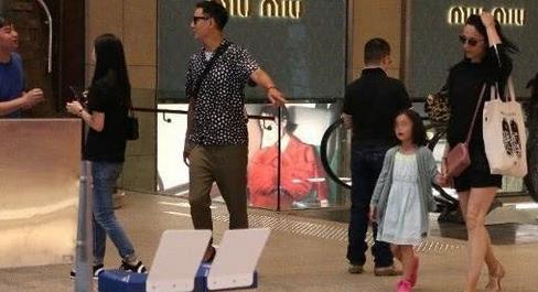 吳彥祖六歲女兒近照曝光，身穿藍色長裙，嬌俏可愛顏值超高！ 娛樂 第2張