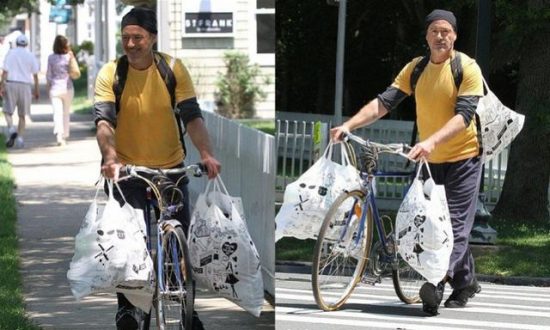 鋼鐵人的退休生活？小羅伯特·唐尼穿平民裝踩單車購物 娛樂 第1張