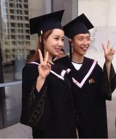 張一山和楊紫的畢業照，卻發現李現，網友：韓商言本人 娛樂 第3張
