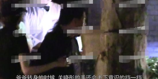 關曉彤一家三口深夜聚餐，男友鹿晗缺席，關曉彤被曝成北電留級生 娛樂 第6張