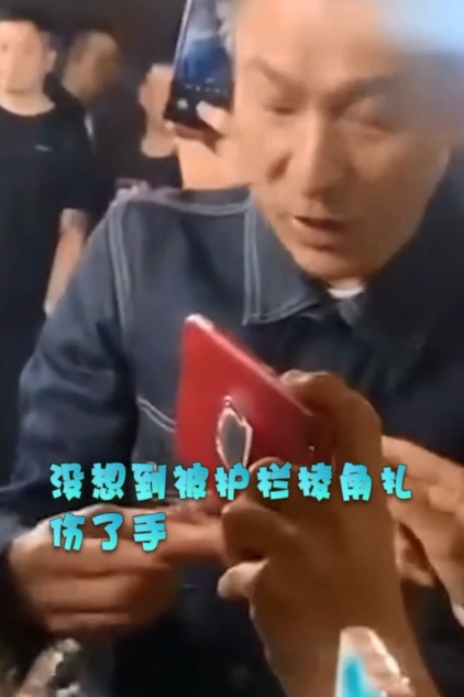 《掃毒2》見面會劉德華手指被紮傷，第一反應卻提醒Fans迷注意安全 娛樂 第2張