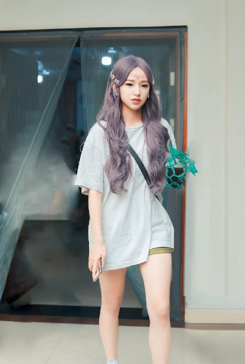程瀟新片造型公開，紫色長髮配高顏值，被讚是從漫畫中走出的仙女 娛樂 第2張