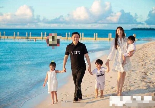 吳佩慈承認懷第四胎女兒3個月，一家五口溫馨合照首度曝光 娛樂 第1張