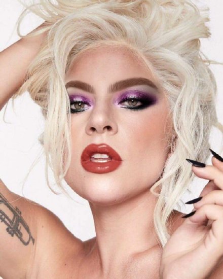 Lady Gaga推自家美妝品牌
