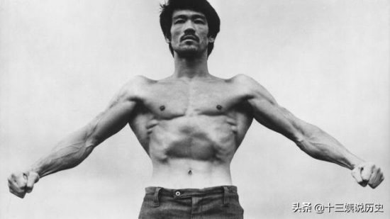 李小龍變態身體肌肉照：體脂含量僅3%，一秒可打出9拳，踢出去6腳 娛樂 第9張