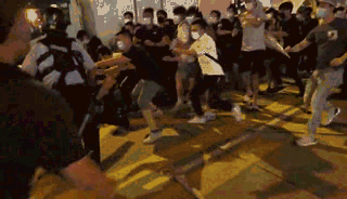 香港這位舉起槍的光頭警長，沒想過會感動中國！ 娛樂 第11張
