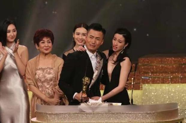 恭喜！TVB最佳男配角11月1日迎娶圈外女友 曾與賭王之女高調認愛 娛樂 第6張
