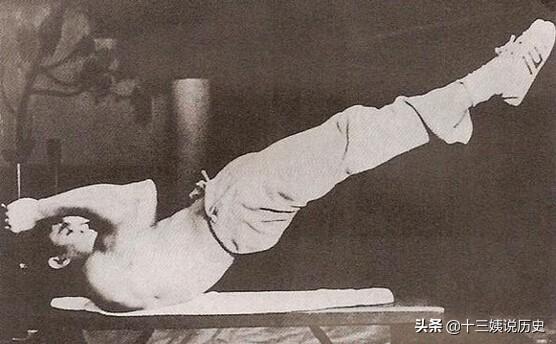 李小龍變態身體肌肉照：體脂含量僅3%，一秒可打出9拳，踢出去6腳 娛樂 第6張