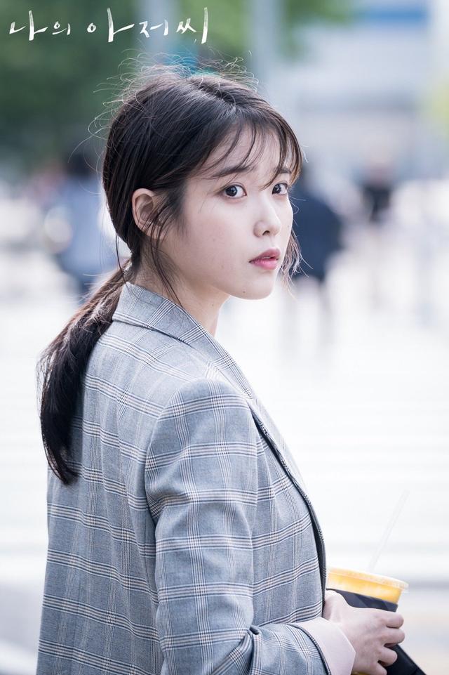 「IU」「分享」190824 歌手IU到演員李知恩，以《德魯納酒店》到來的花樣年華 娛樂 第3張