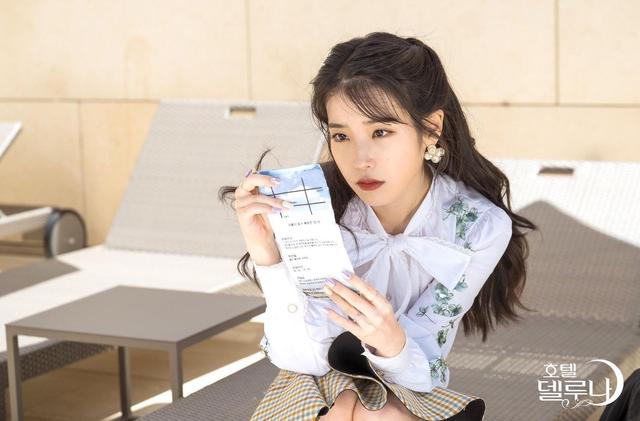 「IU」「分享」190824 歌手IU到演員李知恩，以《德魯納酒店》到來的花樣年華 娛樂 第4張