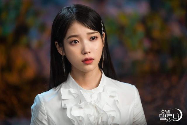 「IU」「分享」190824 歌手IU到演員李知恩，以《德魯納酒店》到來的花樣年華 娛樂 第7張