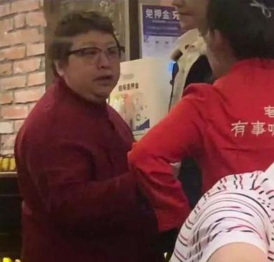 48歲韓紅帶小鮮肉帥哥吃火鍋，面容憔悴顯老，網友：歲月不饒人 娛樂 第1張
