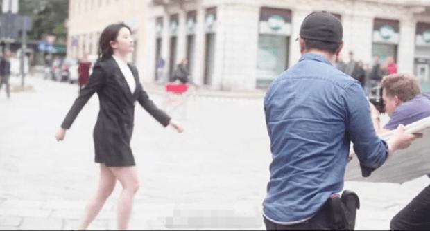 劉亦菲美腿是P出來的，網友國外偶遇驚呼:差太多 ! 娛樂 第3張