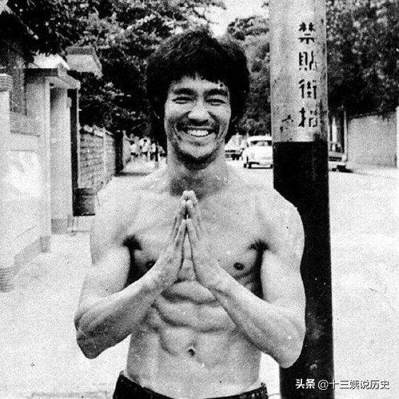 李小龍變態身體肌肉照：體脂含量僅3%，一秒可打出9拳，踢出去6腳 娛樂 第3張