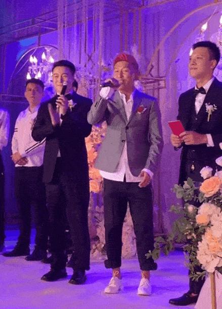 陳羽凡接婚禮商演，一頭紅髮造型土味，清唱《最美》掌聲稀少 娛樂 第6張