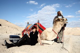 生平第一次在駱駝旁邊拍照，禹哲坦言既興奮又緊張s.jpg