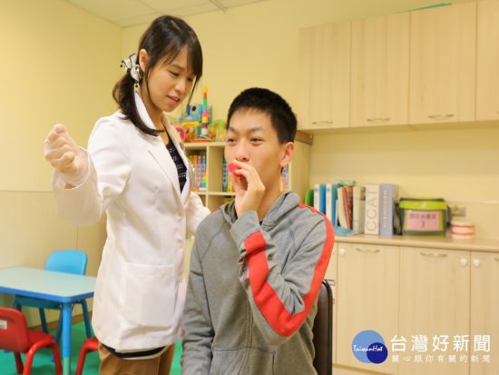高中生腦中風插管影響吞嚥　語言治療順利發聲 台灣好新聞 第1張
