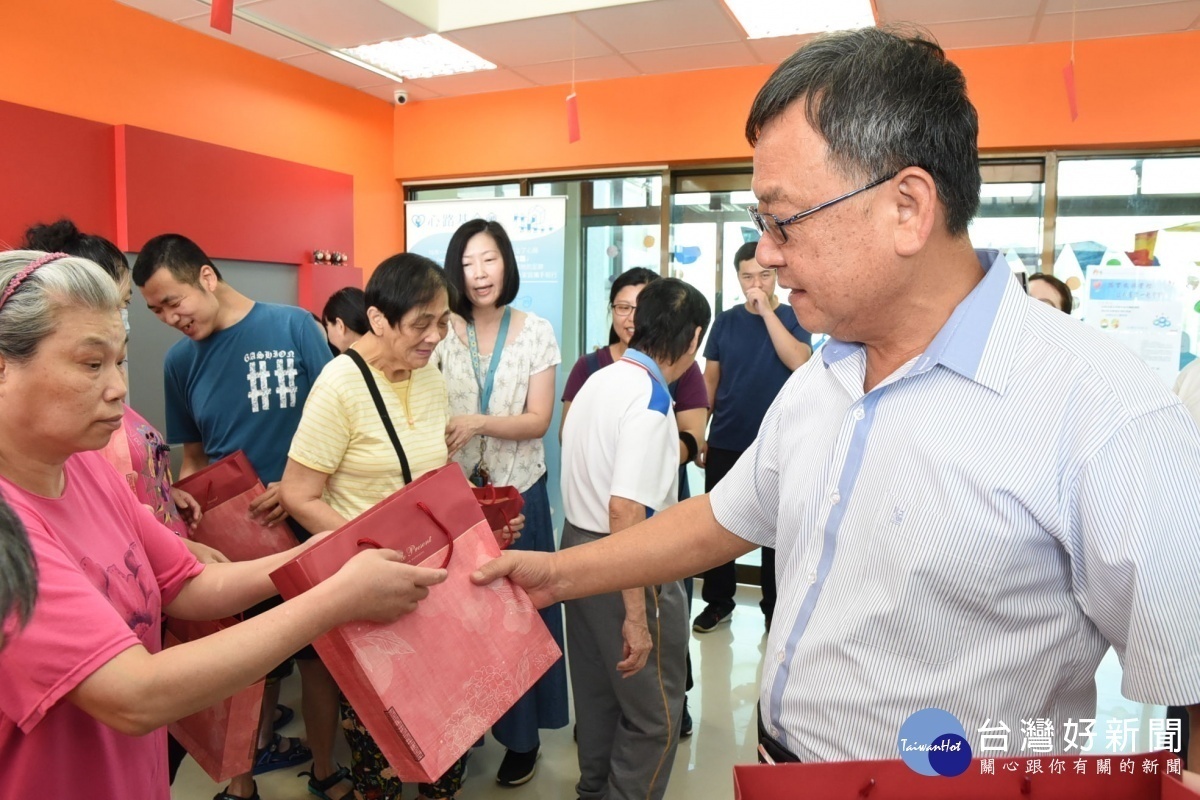 澎縣實物銀行中秋送愛　賴峰偉發送物資關懷樂朋家園弱勢 台灣好新聞 第1張