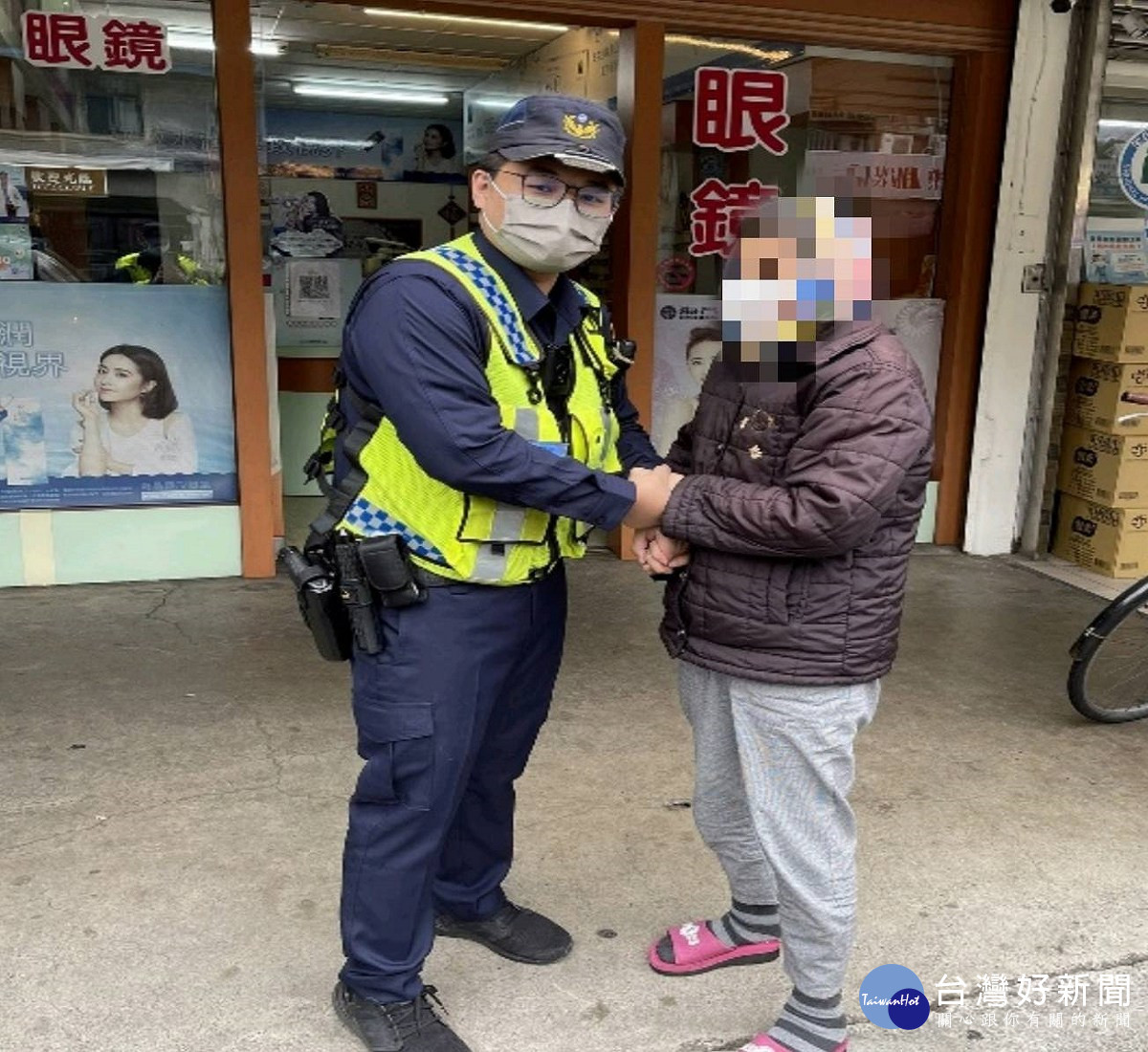 老嫗拿藥後暈眩無力　暖警及時到場協助 台灣好新聞 第1張