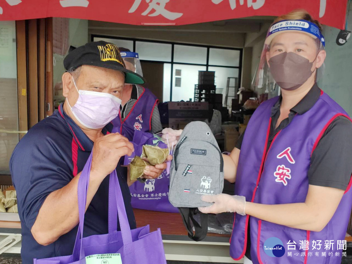 人安基金會端午送暖　伴寒士提前過節抗疫 台灣好新聞 第1張