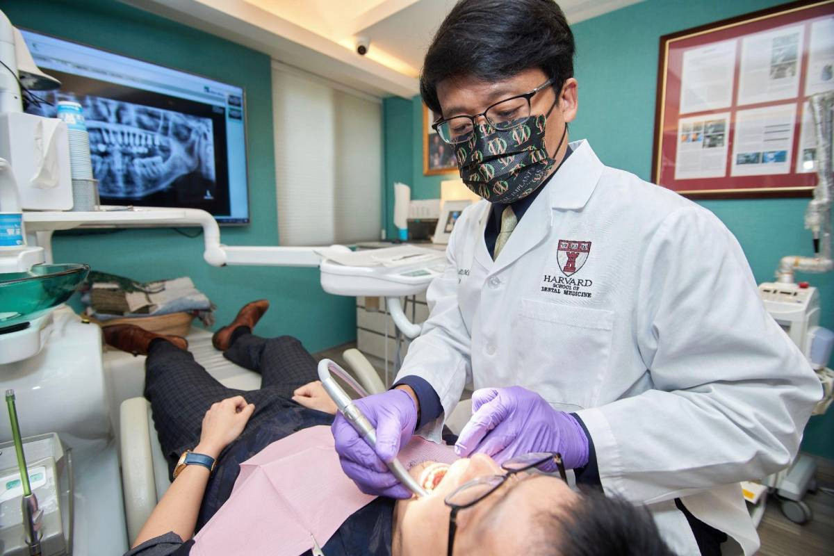 「牙醫界馬斯克」陳俊龍博士： 「一鑽植牙」專利，50秒植好一顆牙！ 台灣好新聞 第1張