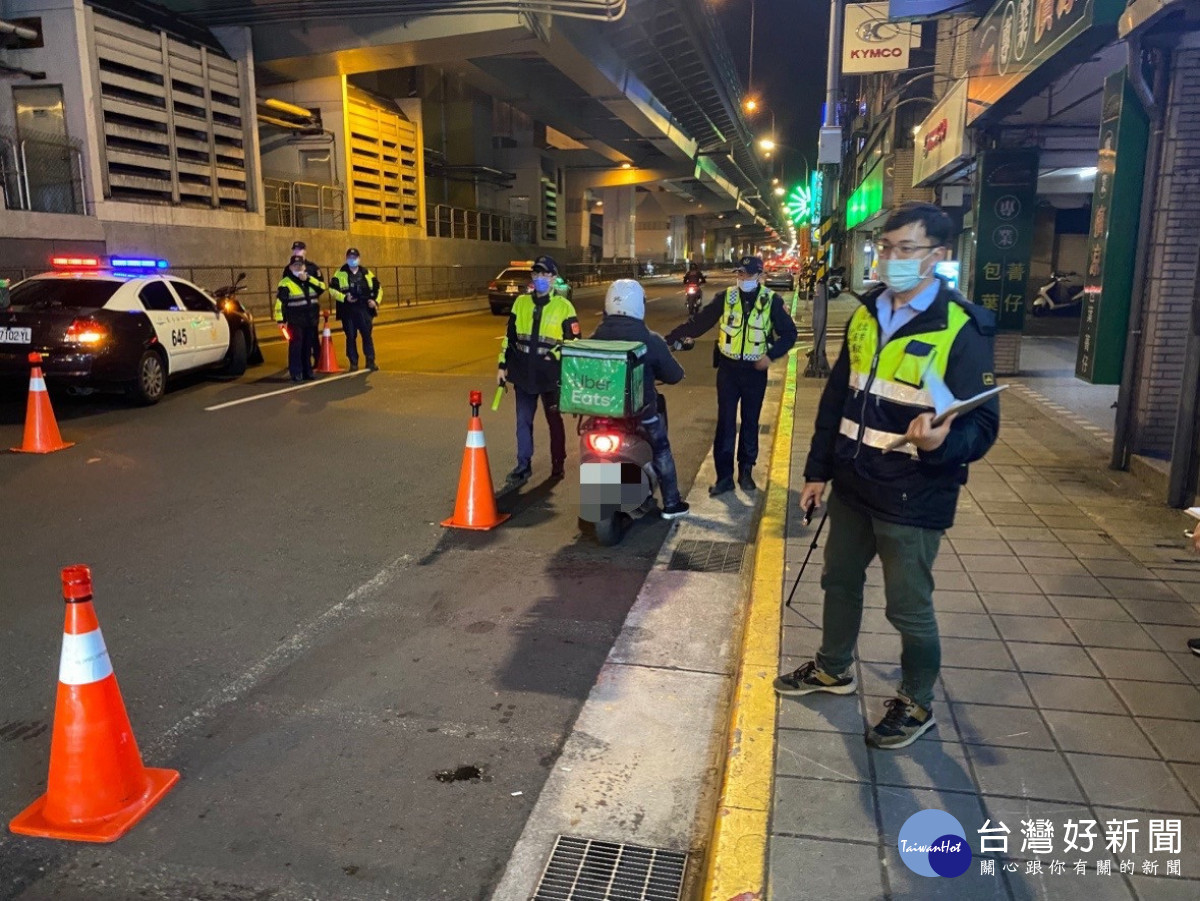 中和警取締改裝排氣管等交通違規　守護民眾夜間交通秩序 台灣好新聞 第1張