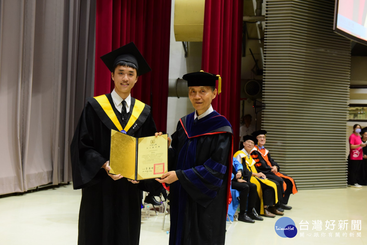中原大學畢業典禮　NVIDIA邱麗孟鼓勵畢業生：「愛自己、成為更好的自己」 台灣好新聞 第1張