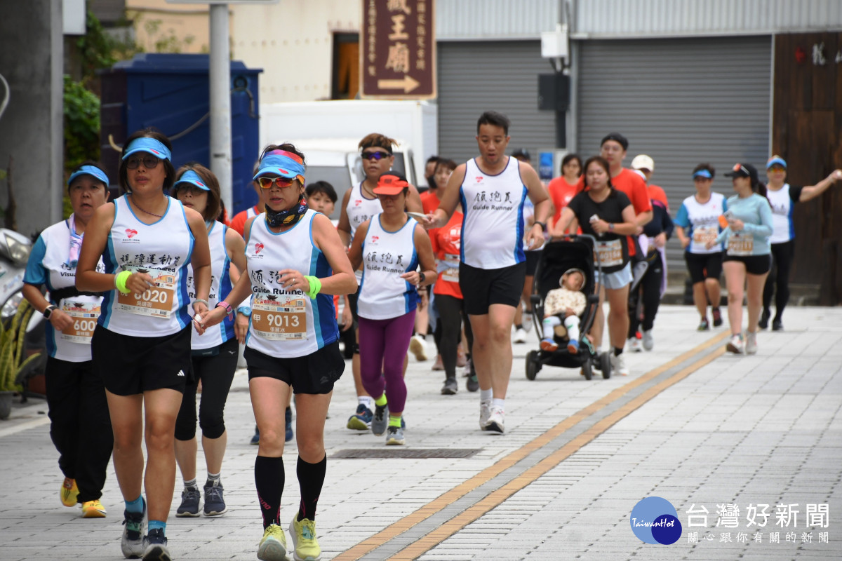 鹿港馬拉松四千人開跑 　吸引香港百位視障跑友參賽 台灣好新聞 第1張