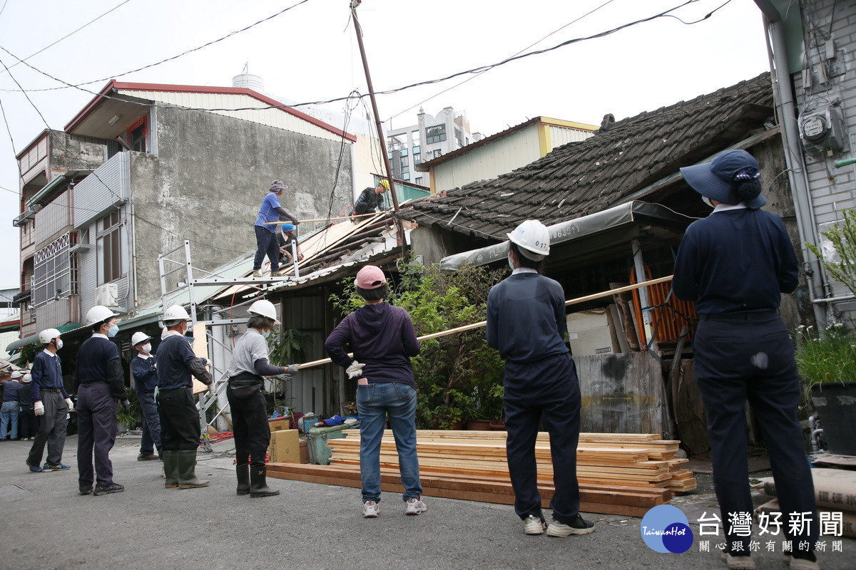 南投慈濟助弱勢修屋避風雨　祖孫三代能安居無憂 台灣好新聞 第1張