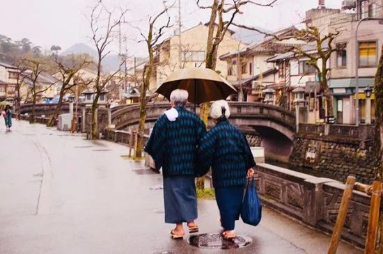 最「日本」的旅行方式，就是穿著浴袍在溫泉街上散步！ 未分類 第1張