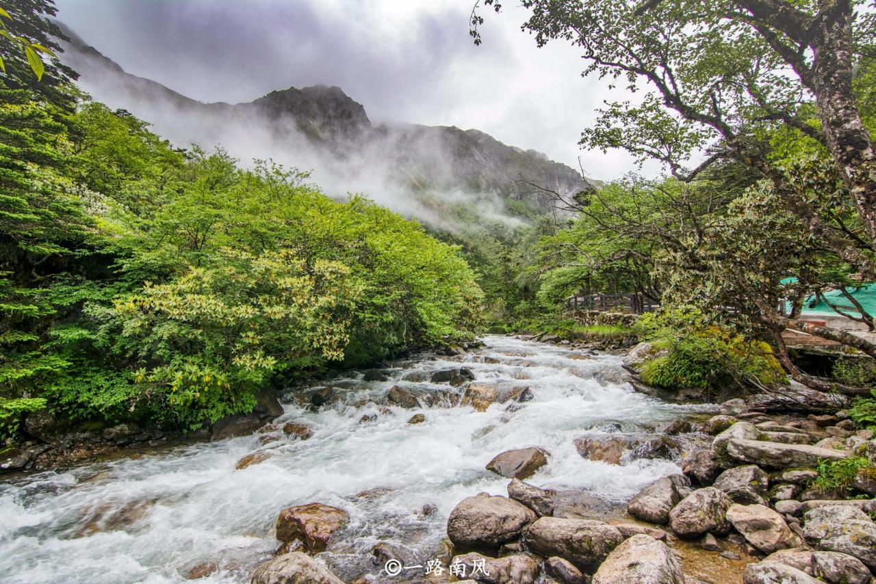 四川這個地方美呆了，雲霧升騰似仙境，青山綠水就是金山銀山！ 旅遊 第1張