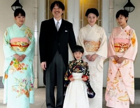 日本皇室密謀逼迫皇太子妃離婚，卻豪擲1億保二王妃母子平安！-尋夢新聞