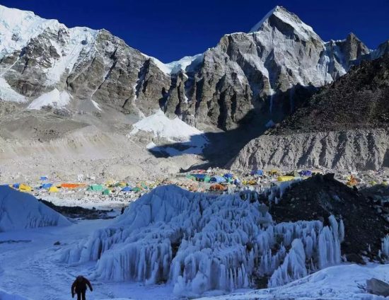 喜瑪拉雅山珠峰大“塞車”，2019年以來遇難人數已達11人-尋夢新聞