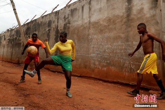 西非喀麥隆足球少女追求的夢想: 我想成為蓋爾-尋夢新聞