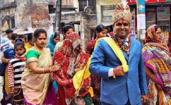 在印度旅遊遇到結婚場面，別去湊熱鬧，導遊：保命要緊 -尋夢新聞